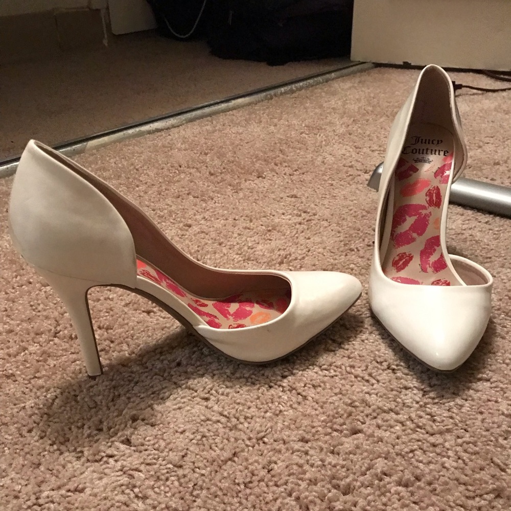 White juicy couture pumps *NEVER WORN*